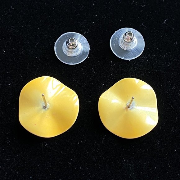 1980s Yellow Undulating Wave Enamel Stud Earrings Lightweight New Cushion Backs - Picture 8 of 8